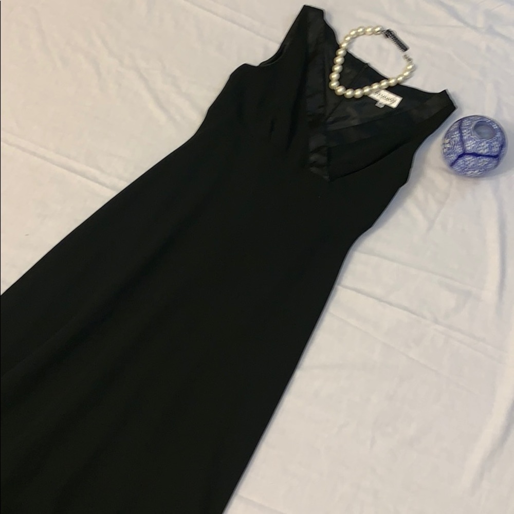 Studio I v-Neck Sleeveless semi-formal